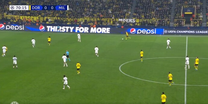 RausspielenSeite-BVB(3-1)SchlotterbeckAufRyersonAdeyemiAusMitteAufFlügel