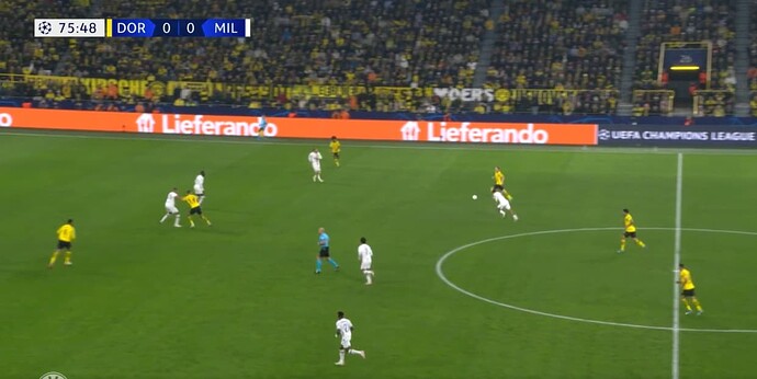 RausspielenSeite-BVB(4-1)RyersonLäuftDurchHalbraumAdeyemiBreit