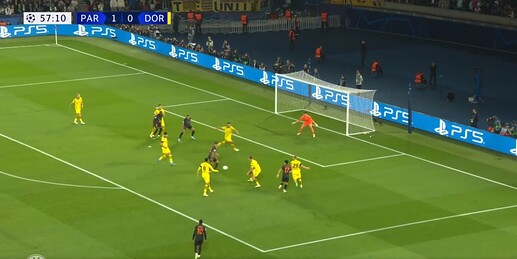 Vor2-0(2)HakimiBekommtDoppelpass